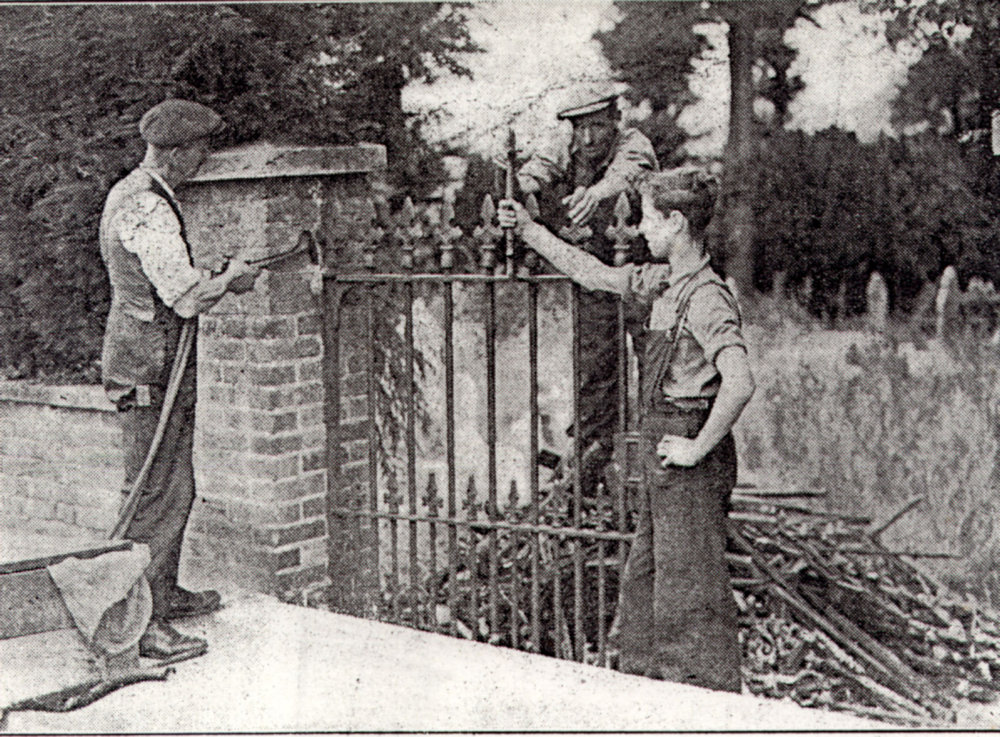 Barrack Road cemetery gates 1940